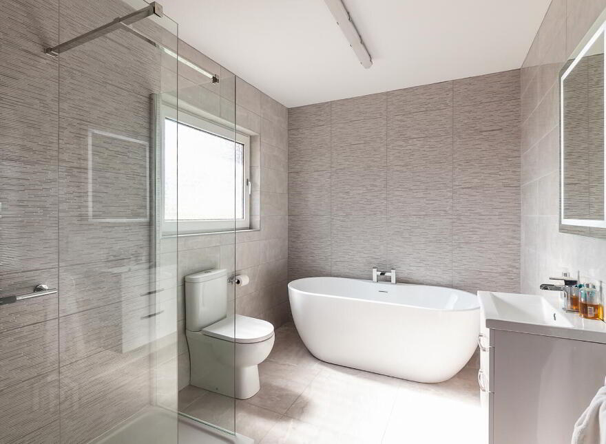 18 Waterloo Park South, Belfast, BT15 5HX