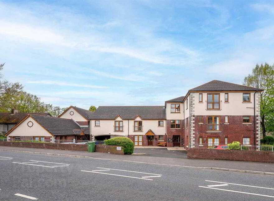 Flat 2 244, Clandeboye Road, Bangor, BT19 1QB photo
