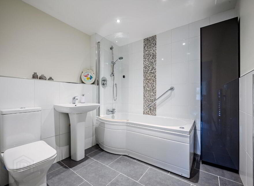 Flat 2, 244 Clandeboye Road, Bangor, BT19 1QB