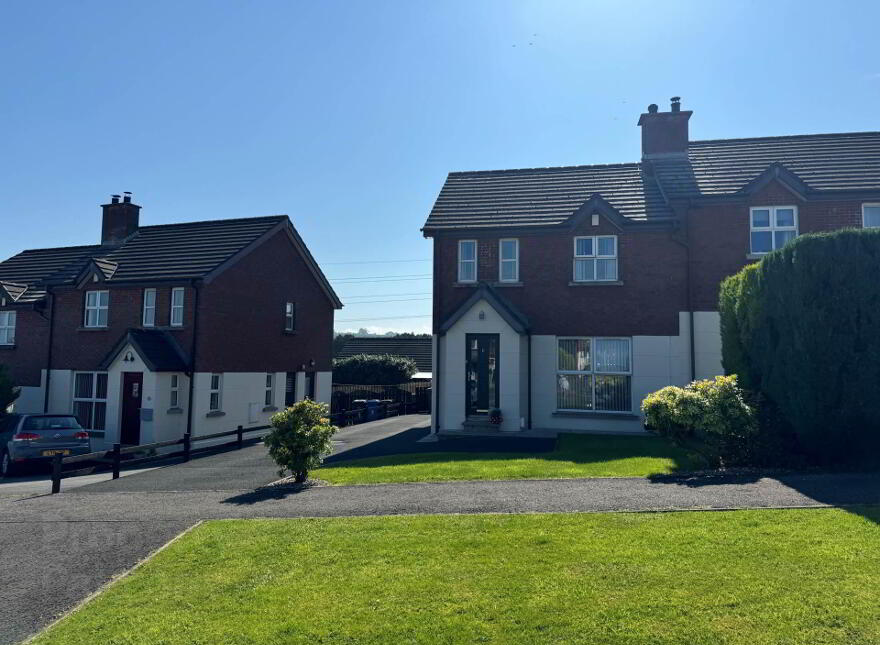 11 Graham Road, Larne, BT40 2TS photo