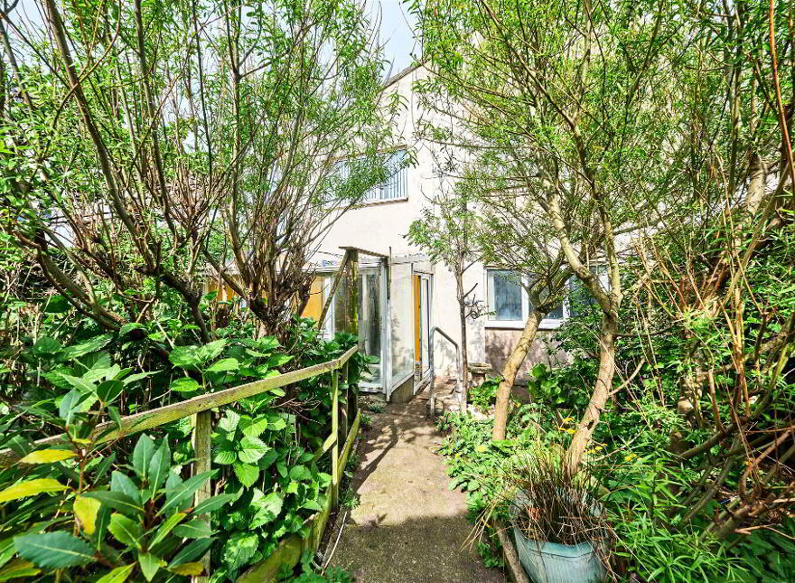 23 Lansdowne Crescent, Portrush, BT56 8AY