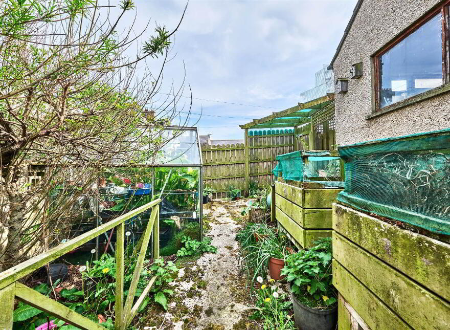 23 Lansdowne Crescent, Portrush, BT56 8AY