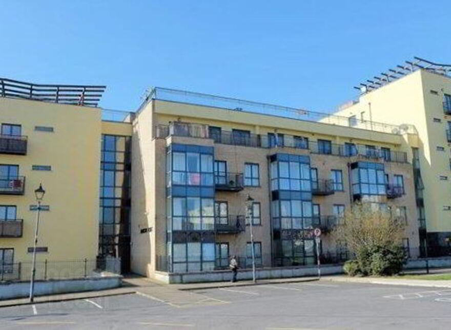 49 Harbour Point, Market Square, N39TD81 photo