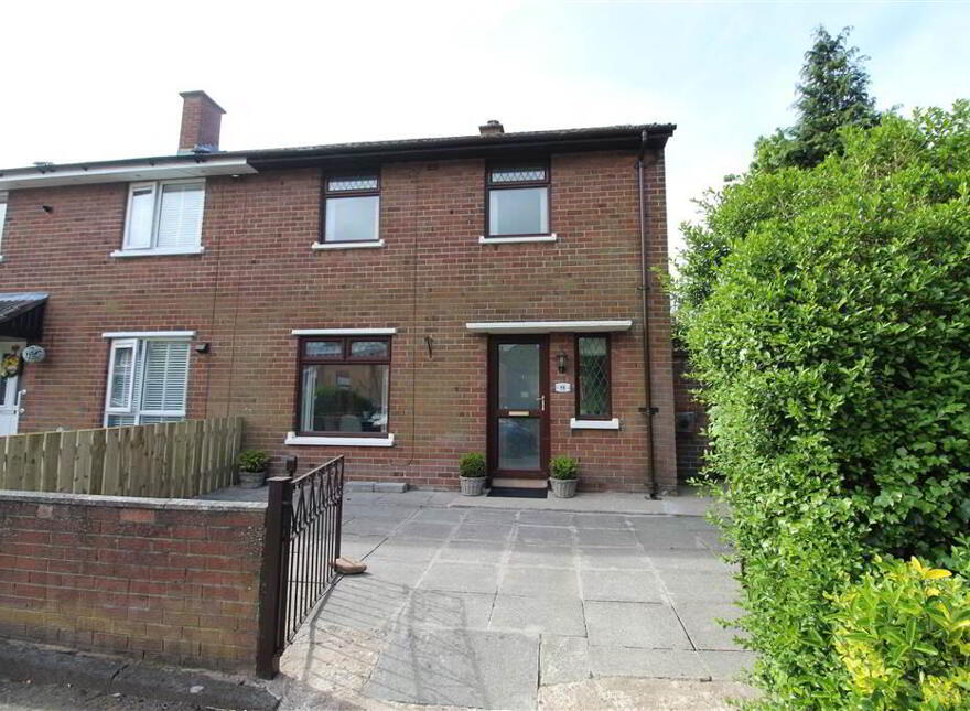 46 Knocknagoney Drive, Belfast, BT4 2QF photo