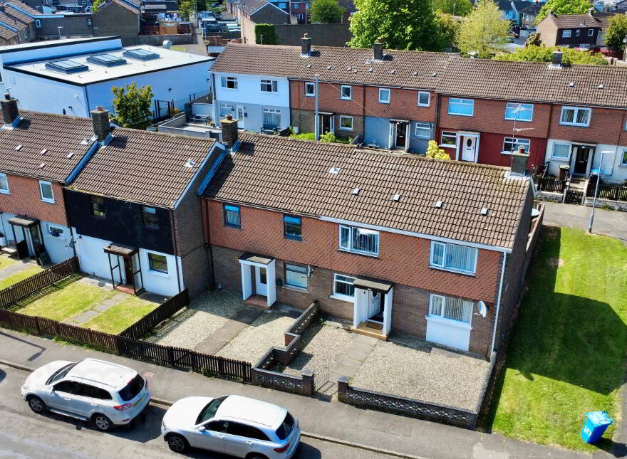 187 Lincoln Courts, Waterside, L'Derry, BT47 5NX photo