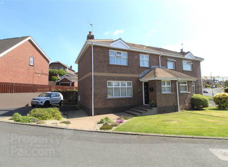 33 Dunlady Manor, Dundonald, Belfast, BT16 1YP photo