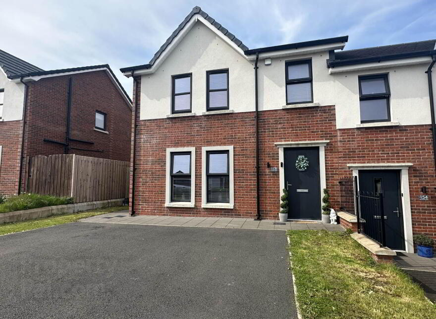 153 Blackthorn Rise, Larne, BT40 2HL photo