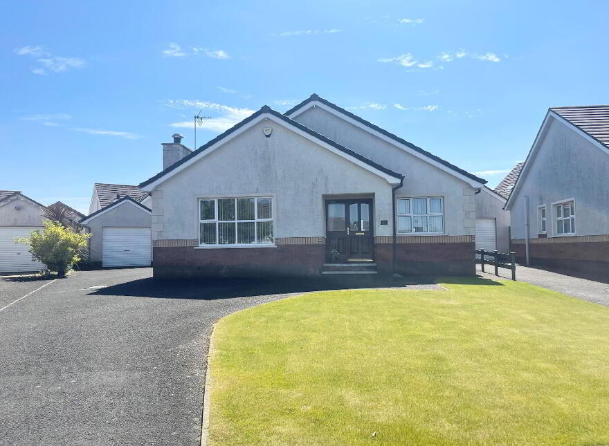 41 Primrose Crescent, Portrush, BT56 8TA photo