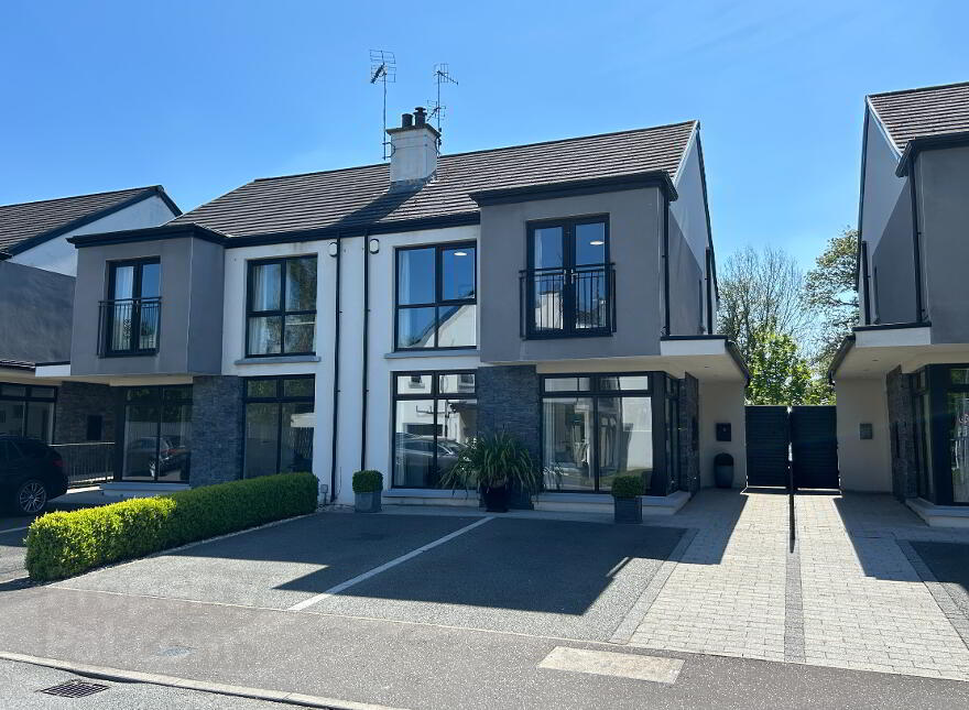 15 Spires Manor, Magherafelt, BT45 6GX photo