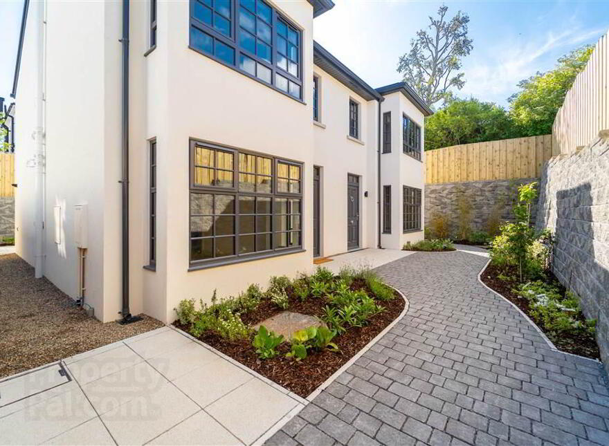 70 Groomsport Road, Bangor, BT20 5NE photo