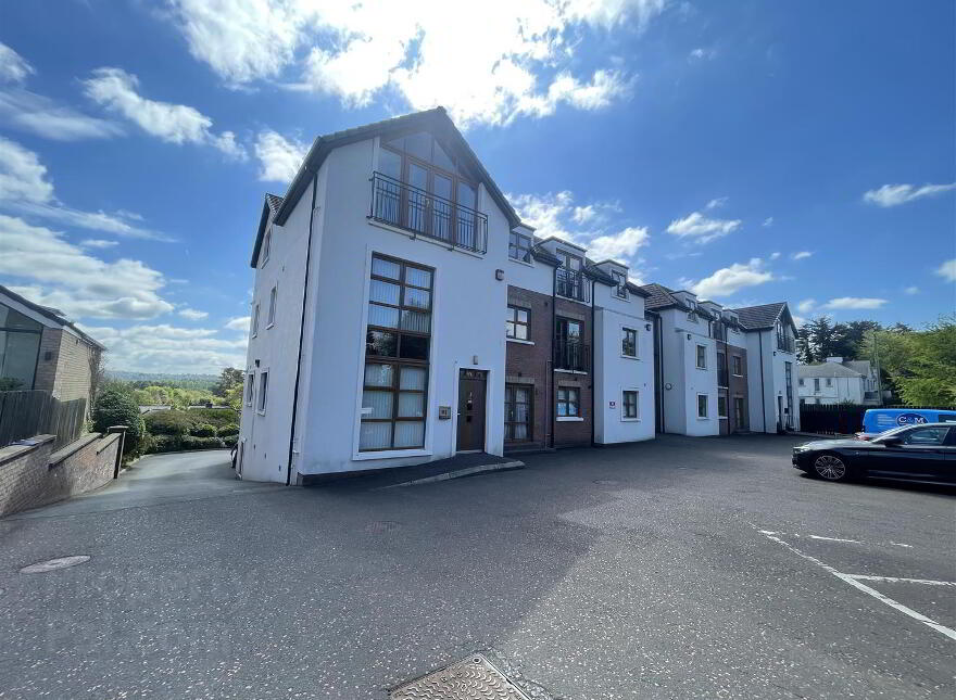 Apt 9, 230 Malone Road, Belfast, BT9 5LQ photo