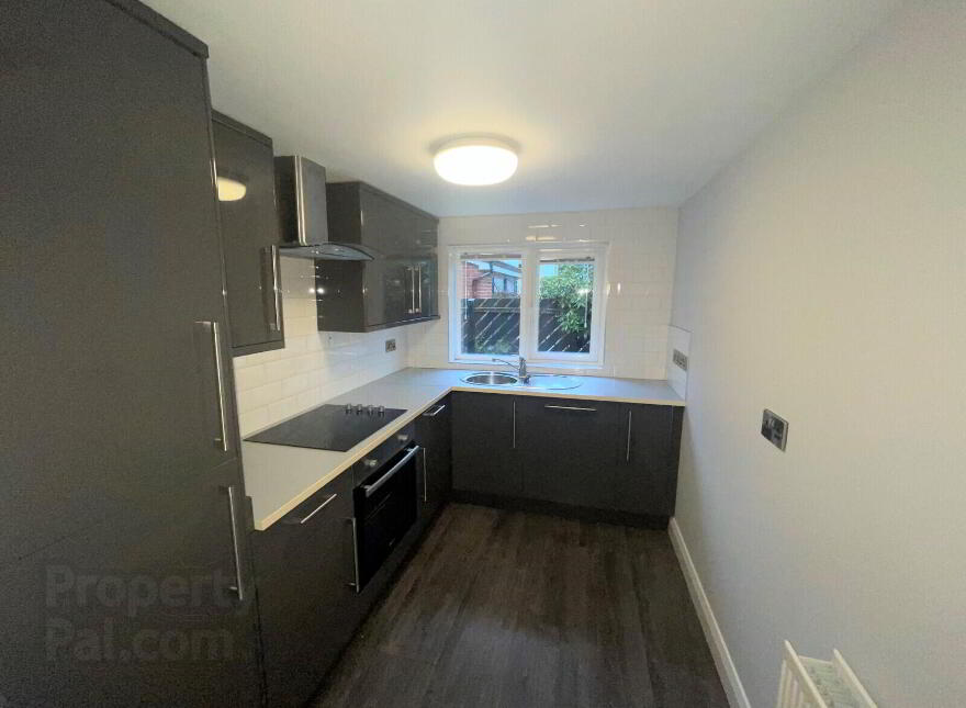 52a Myrtlefield Park, Belfast, BT9 6NF photo