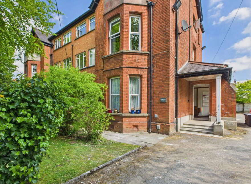 52a Myrtlefield Park, Belfast, BT9 6NF photo