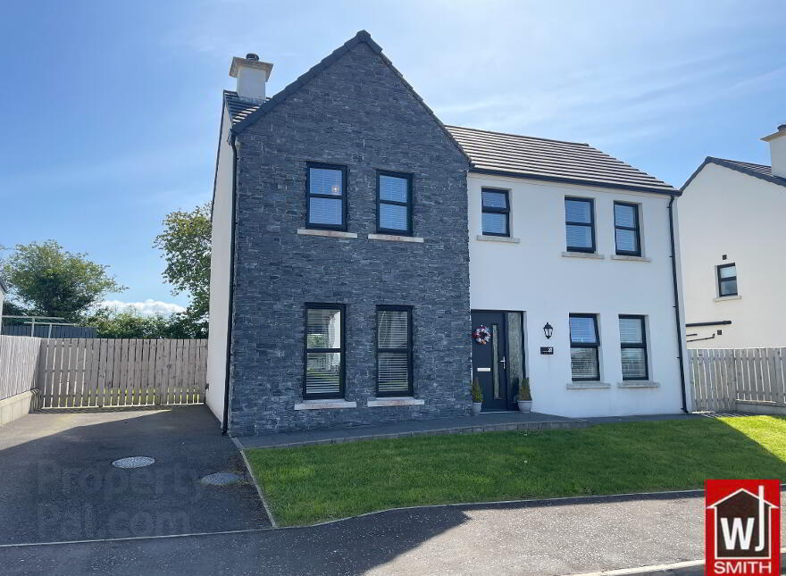 20 Riverview Manor, Castlederg, BT81 7EN photo