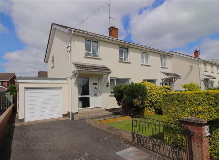 11 Richmond Avenue, Lisburn, BT28 2DL photo