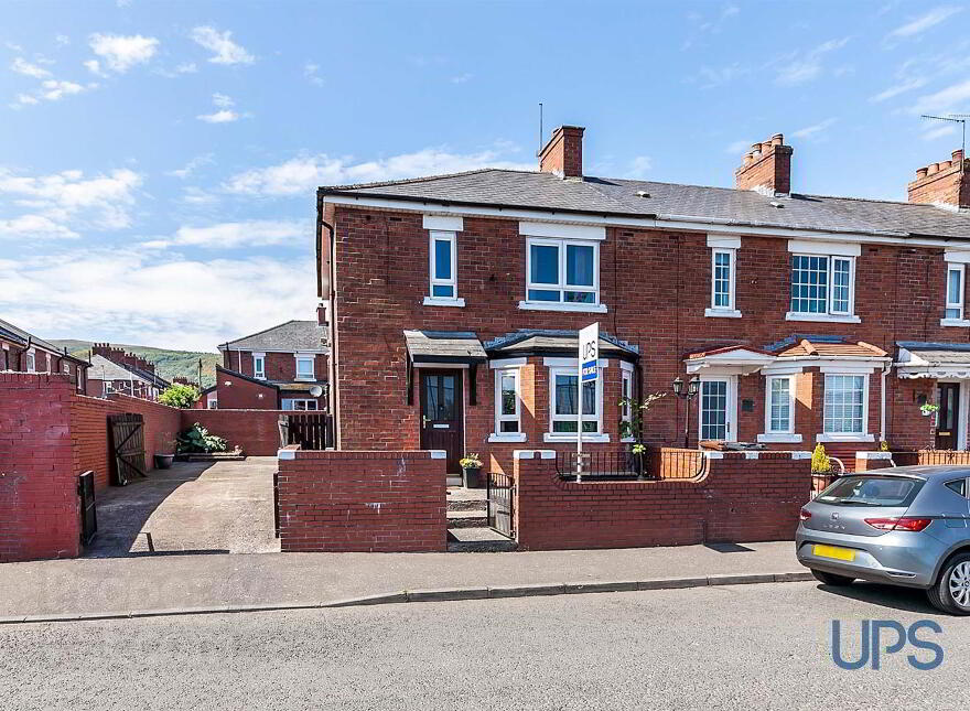 2 Brittons Parade, Belfast, BT12 7PJ photo