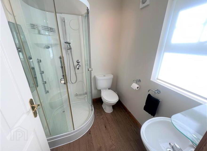 8 Lindara Park, Larne, BT40 2GD