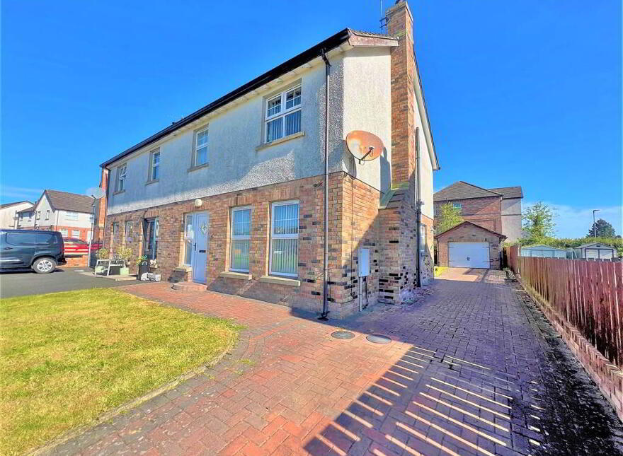 8 Lindara Park, Larne, BT40 2GD photo