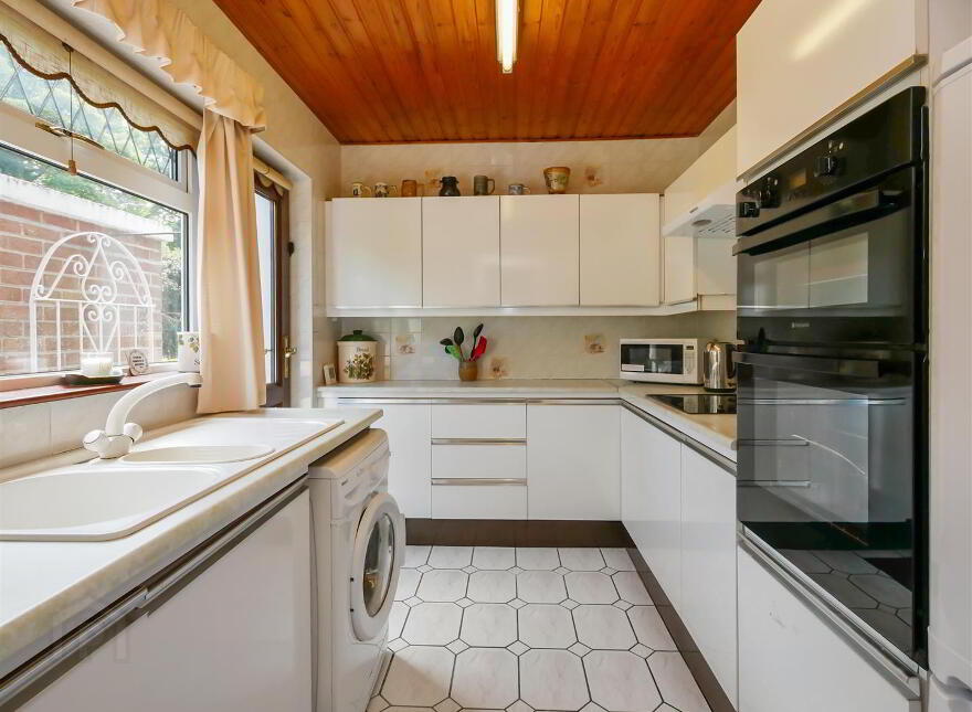 15 Castlecoole Park, Belvoir Park, Belfast, BT8 7BE
