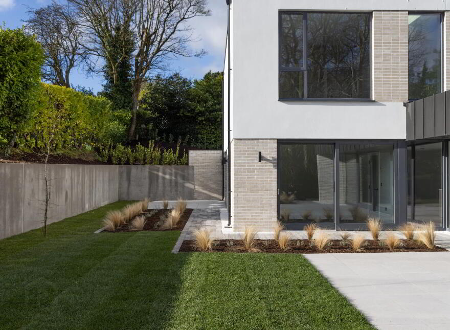 Monad, 7a Glen Road, Cultra, Holywood, BT18 0HB