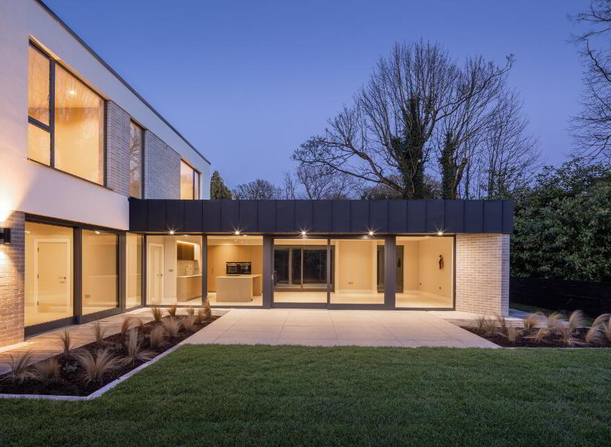 Monad, 7a Glen Road, Cultra, Holywood, BT18 0HB