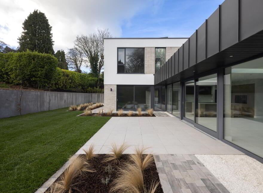 Monad, 7a Glen Road, Cultra, Holywood, BT18 0HB