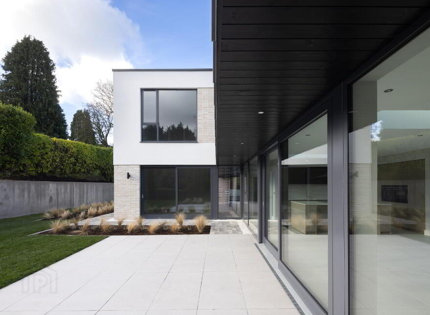 Monad, 7a Glen Road, Cultra, Holywood, BT18 0HB