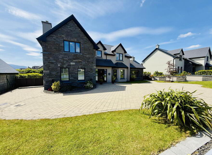 5 Madam`s Hill, Aghadoe, Killarney, V93K13H photo