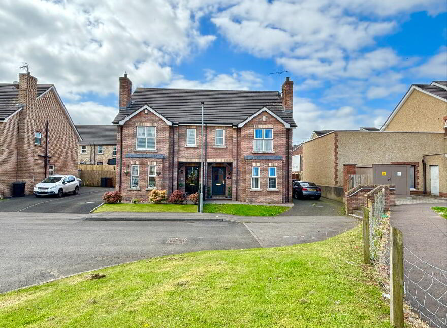 55 Rossdale, Ballymena, BT42 2SA photo