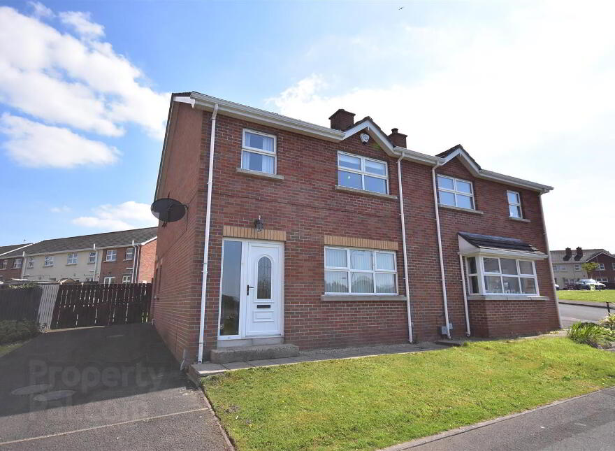47 The Cedars, Antrim, BT41 4LE photo