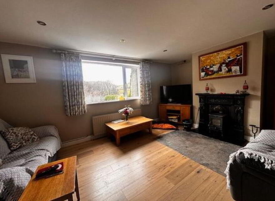 Ardrinane House, Lower Main Street, Annascaul, Anascaul, V92F792
