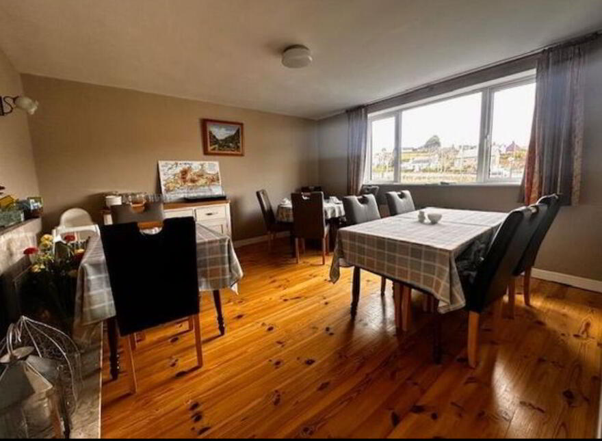 Ardrinane House, Lower Main Street, Annascaul, Anascaul, V92F792
