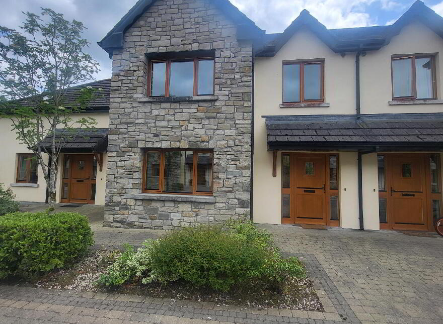 6 Earls Court. Lough Rynn, Mohill, N41X202 photo