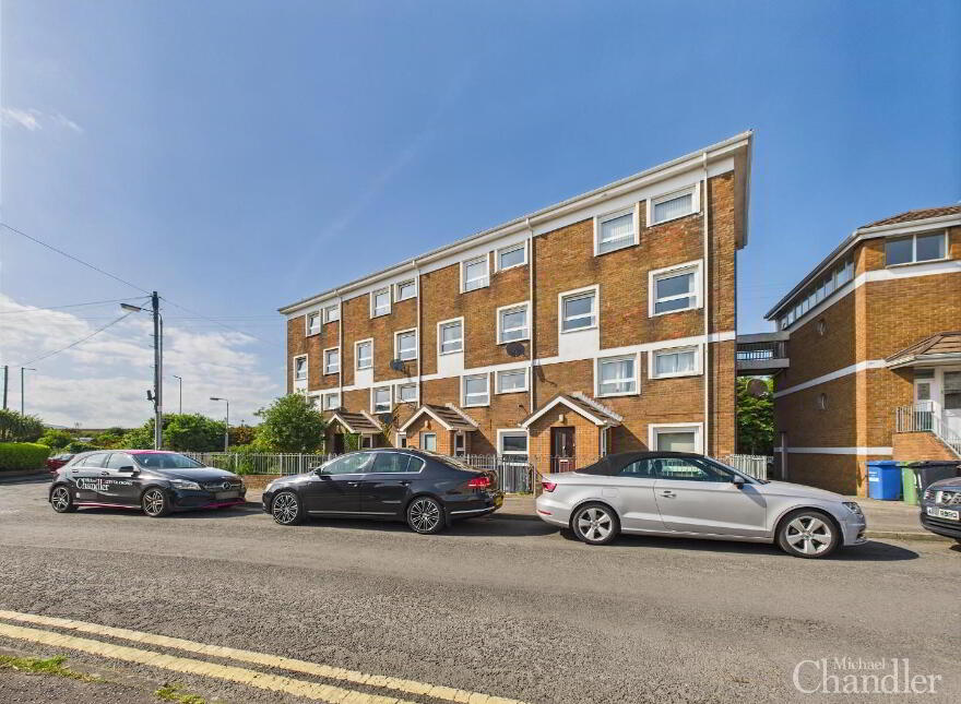 33b Strand Avenue, Holywood, BT18 9AW photo