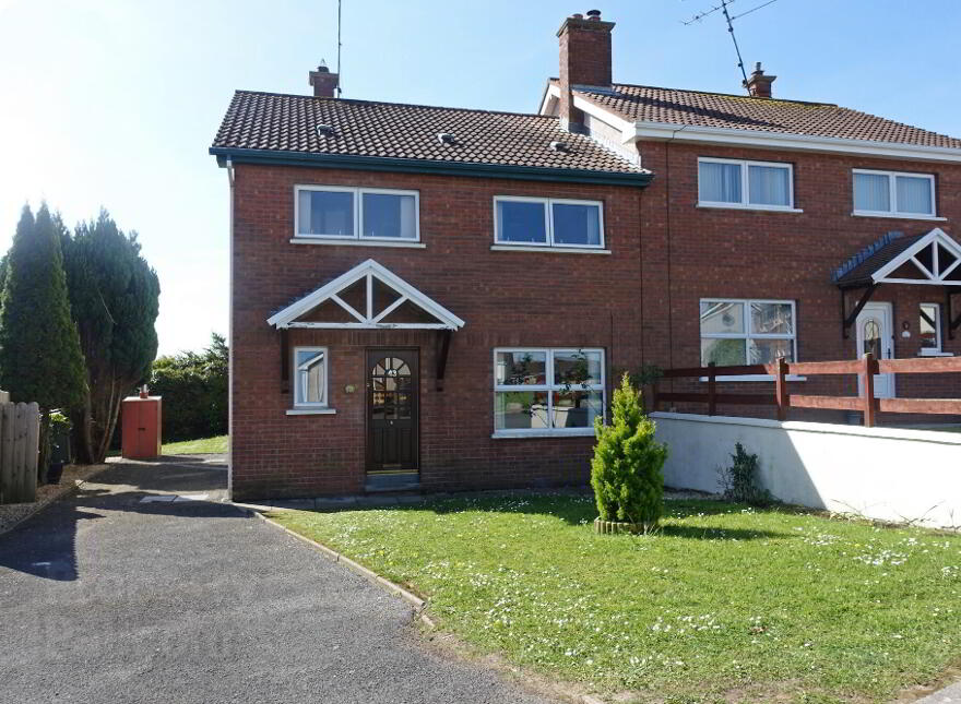 43 Glebe Park, Enniskillen, BT74 7DP photo