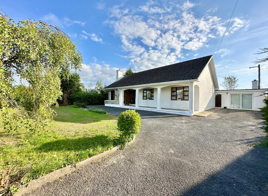 Cooleens, Charleville, P56E727 photo