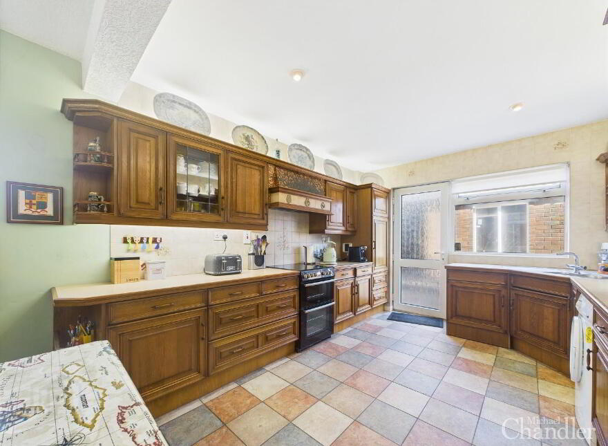 35 Glenholm Crescent, Belfast, BT8 6LT