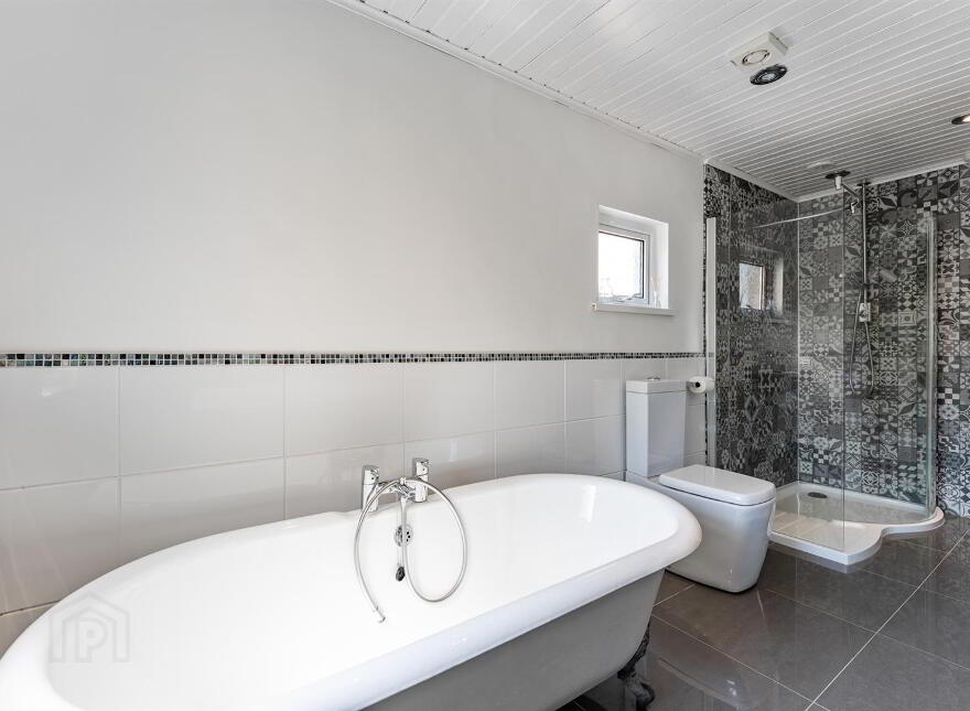 24 Woodburn Road, Carrickfergus, BT38 8PX