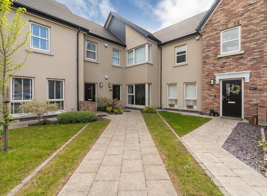 30 Woodbrook Manor, Lisburn, BT28 0AD photo