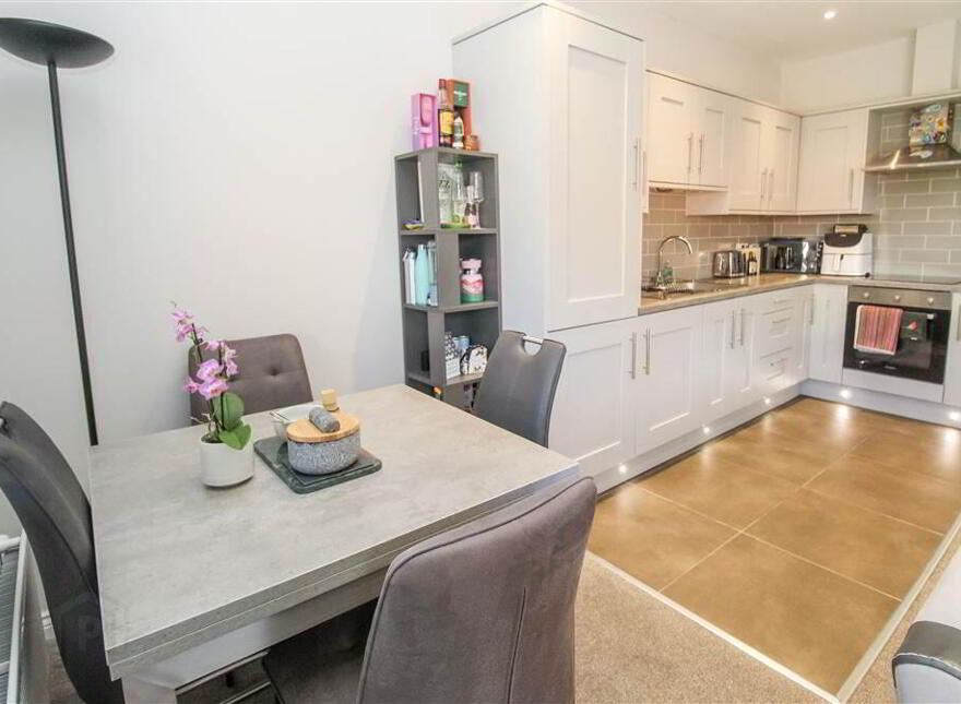 Apt 3, 6 Loughan Hall, Dundonald, Belfast, BT16 2FT