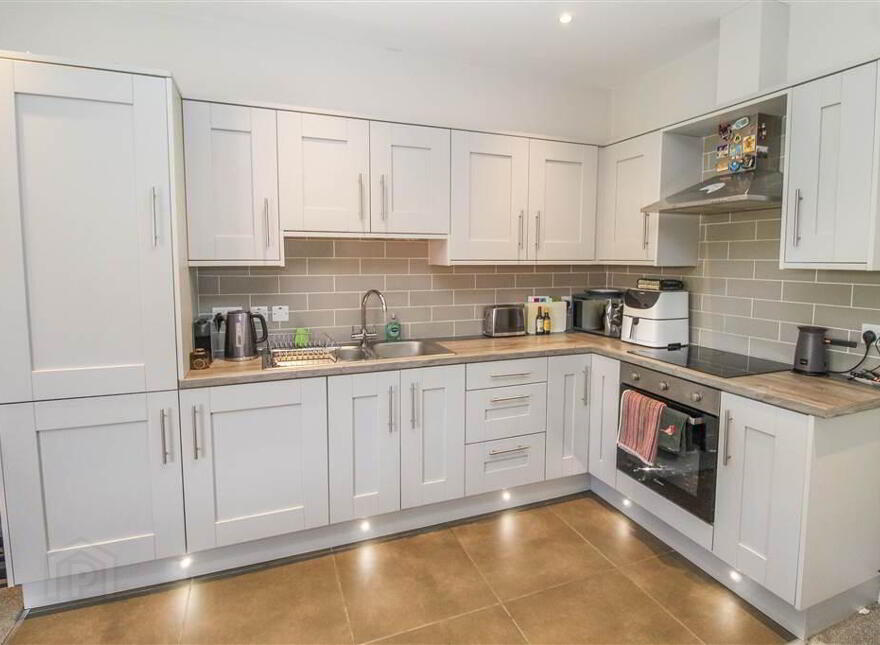 Apt 3, 6 Loughan Hall, Dundonald, Belfast, BT16 2FT