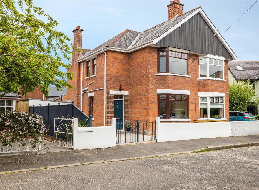 8 Ravensdene Crescent, Belfast, BT6 0DB photo