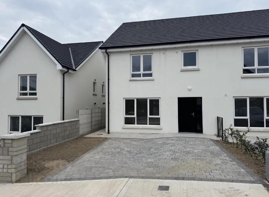 75 Glebe Manor, Whitegate, Midleton, Cork photo