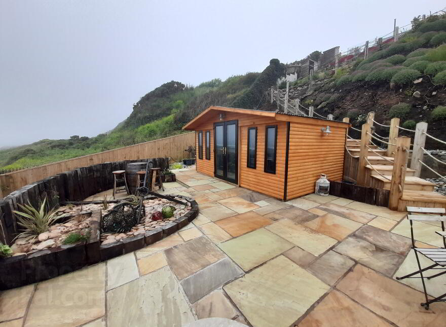 Renshore Cottage & Cabana, Kilkeel Road, Ballymartin, Annalong, BT34 4TW photo