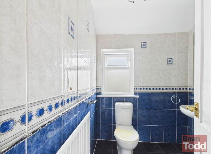 Laharna Avenue, Larne, BT40 1NG