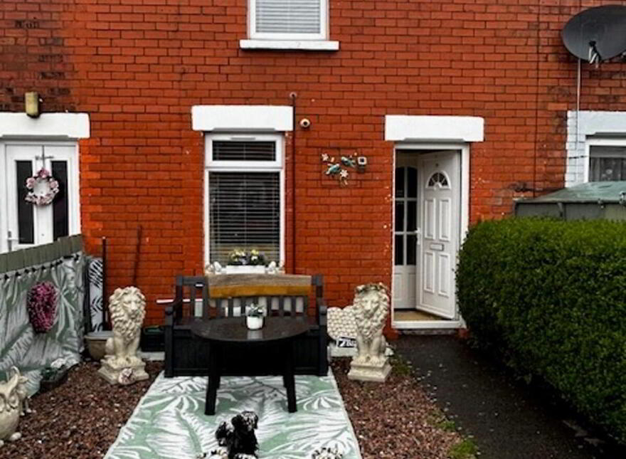 28 Parkgate Gardens , Sydenham , BELFAST, Select, A State, Belfast, BT4 1ES photo