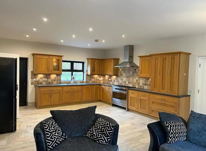 Short Term Let, 292 Belfast Road, Dundonald, Belfast, BT16 1UE photo