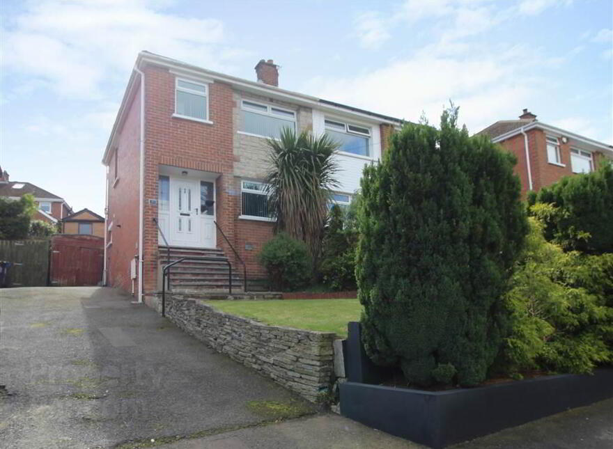 30 Castlemore Avenue, Belfast, BT6 9RF photo