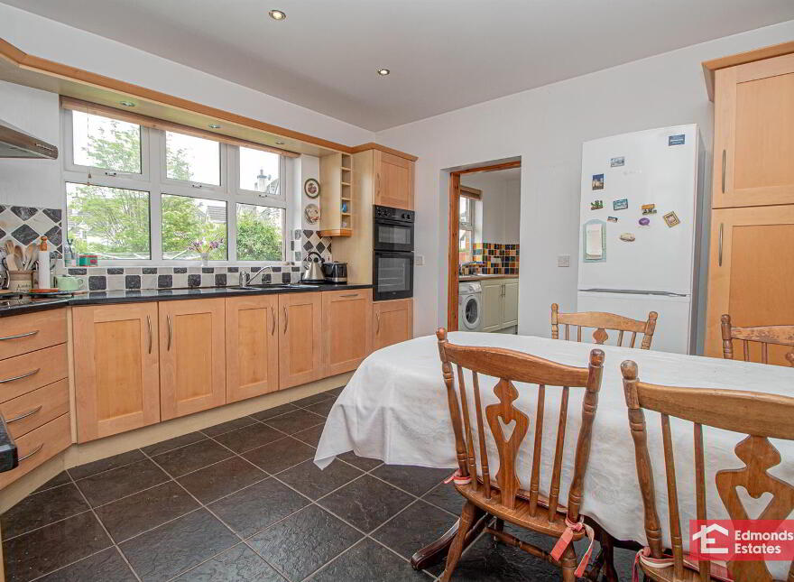 52 Tullymore Dale, Broughshane, Ballymena, BT43 7TD