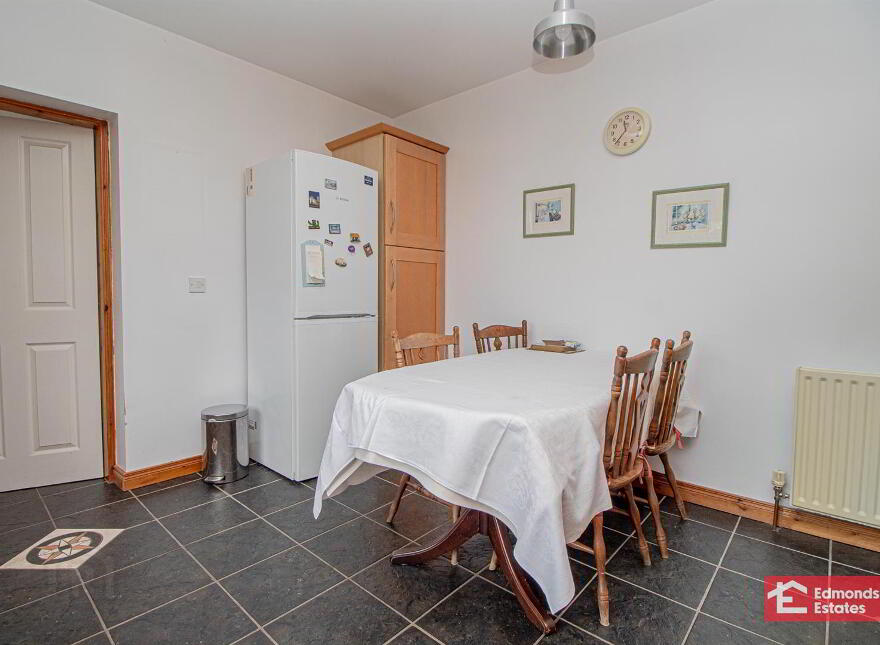 52 Tullymore Dale, Broughshane, Ballymena, BT43 7TD